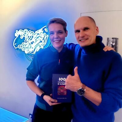 Agnieszka Rojewska i #KrzysztofBarista z książką "100 Ciekawostek o Kawie"
